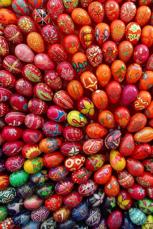 Орнамент из яиц на Пасху