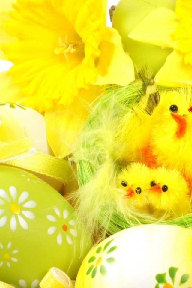 Желтые цыплята на Пасху