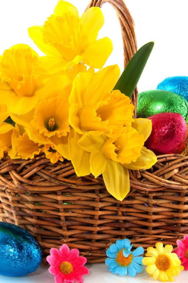 Желтые цветы и яйца на Пасху