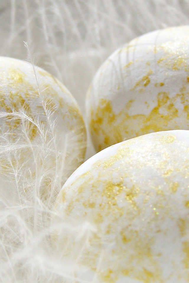 Яйца с позолотой на Пасху