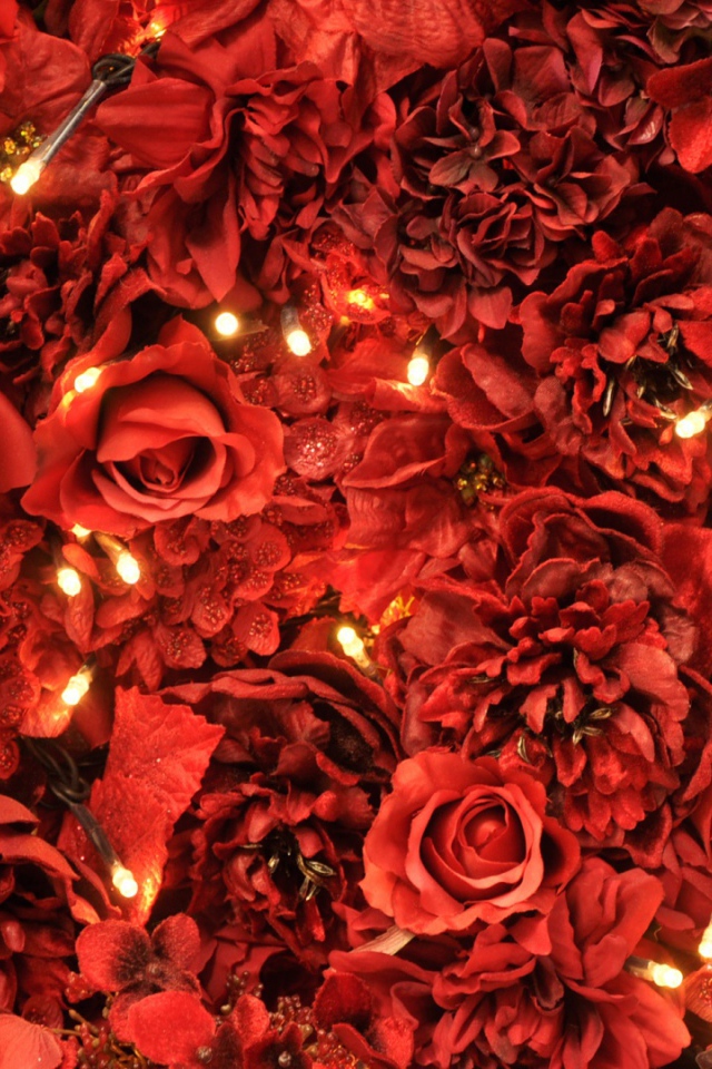 Шикарные красные розы в подарок на восьмое марта