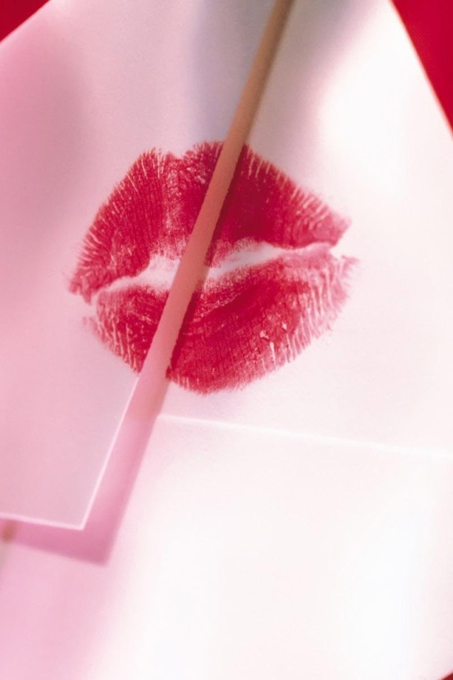 Конверт с поцелуем на День Святого Валентина 14 февраля