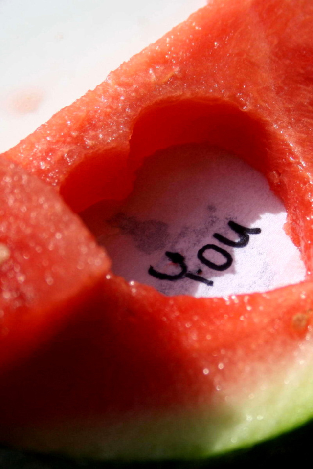 Сердце из арбуза на День Святого Валентина 14 февраля