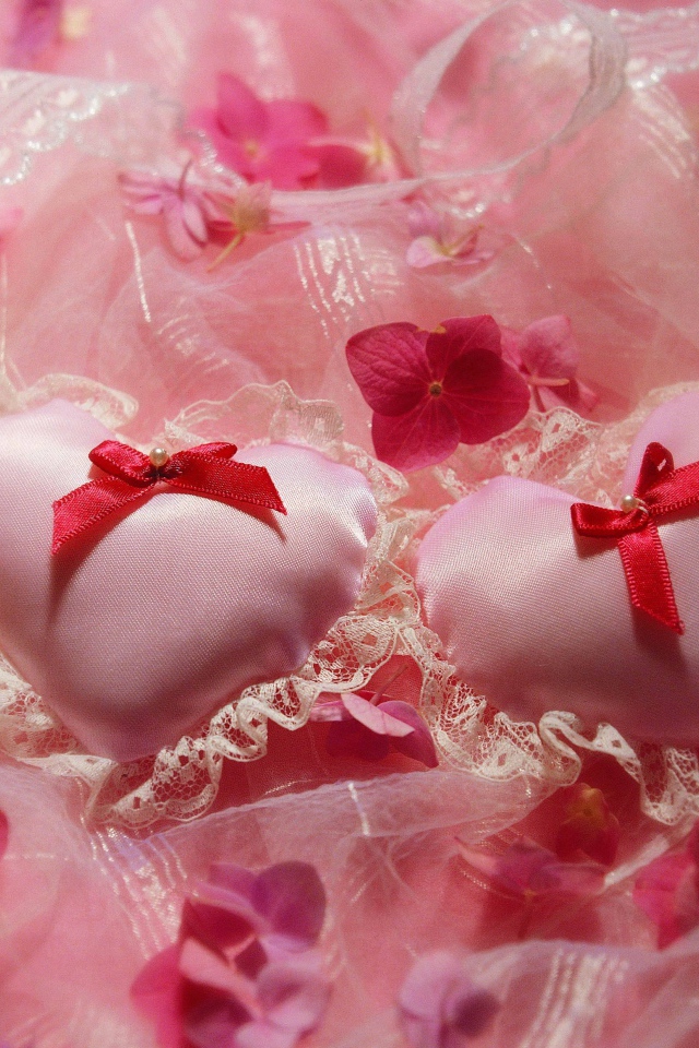 Два розовых сердца на День Влюбленных 14 февраля