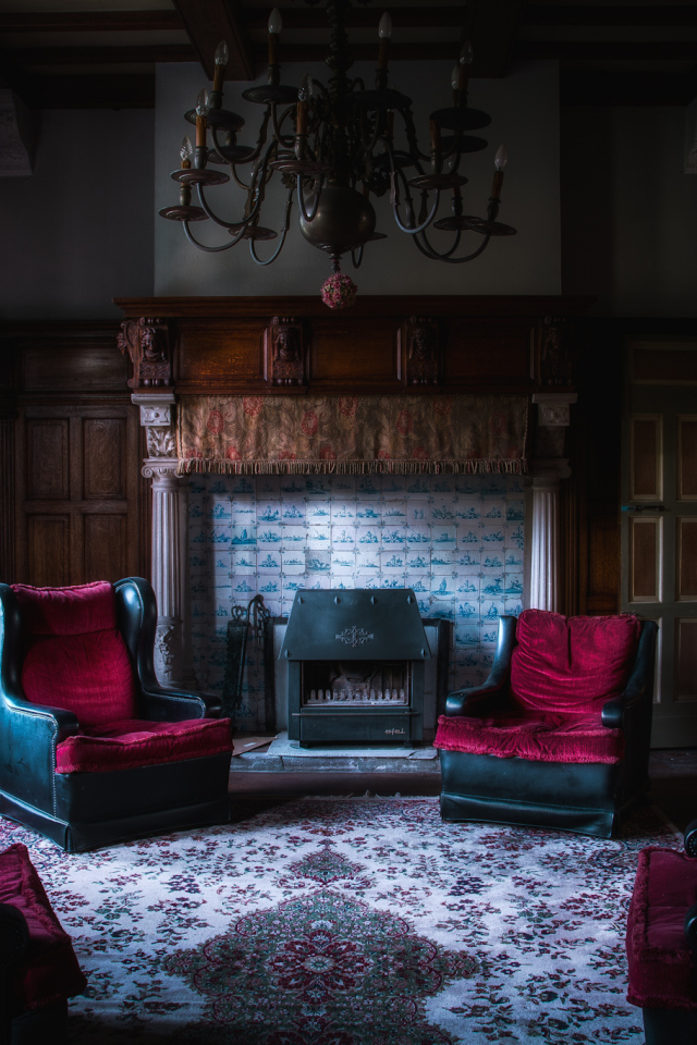 Кресла у камина