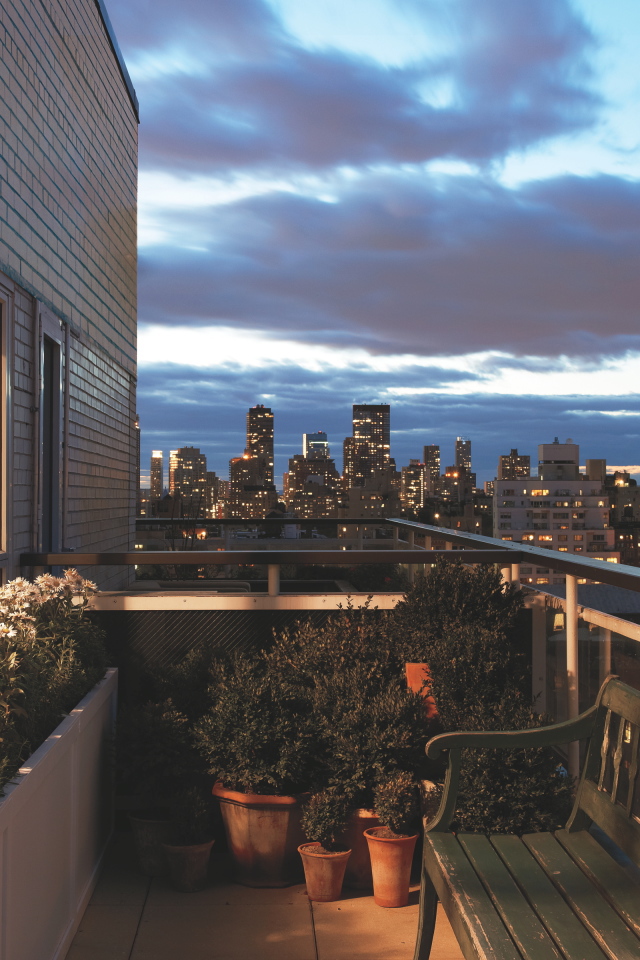 Балкон со скамейкой