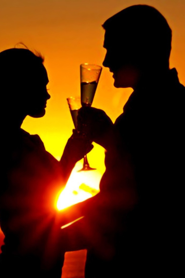 Бокал шампанского на закате