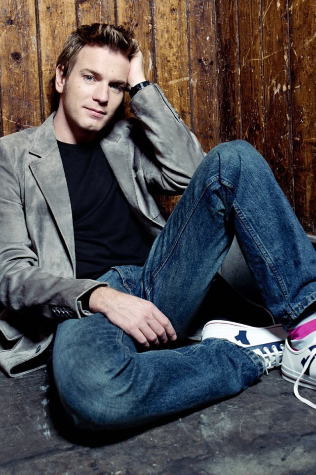 Эван Макгрегор в кедах