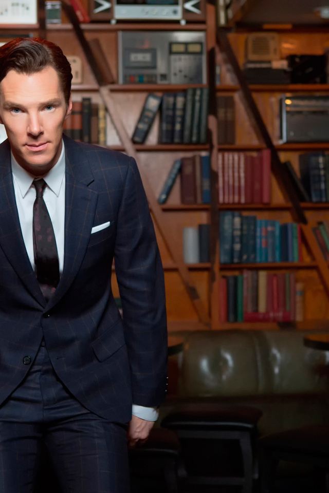 Мужчина в библиотеке