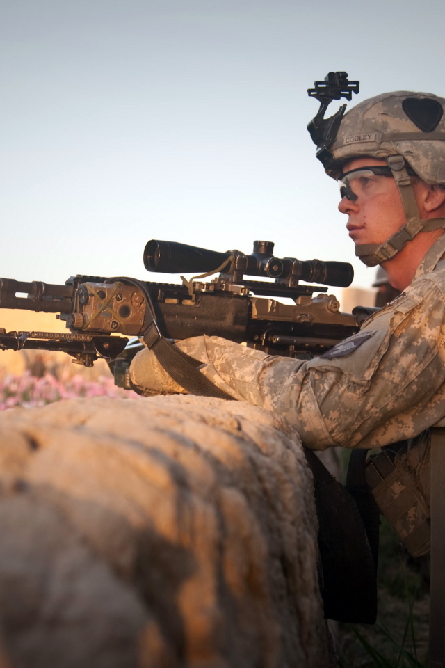 Снайпер с винтовкой
