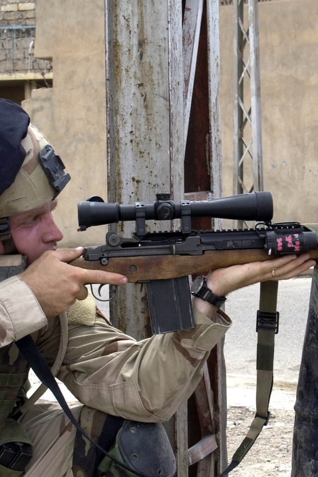 Солдат с винтовкой