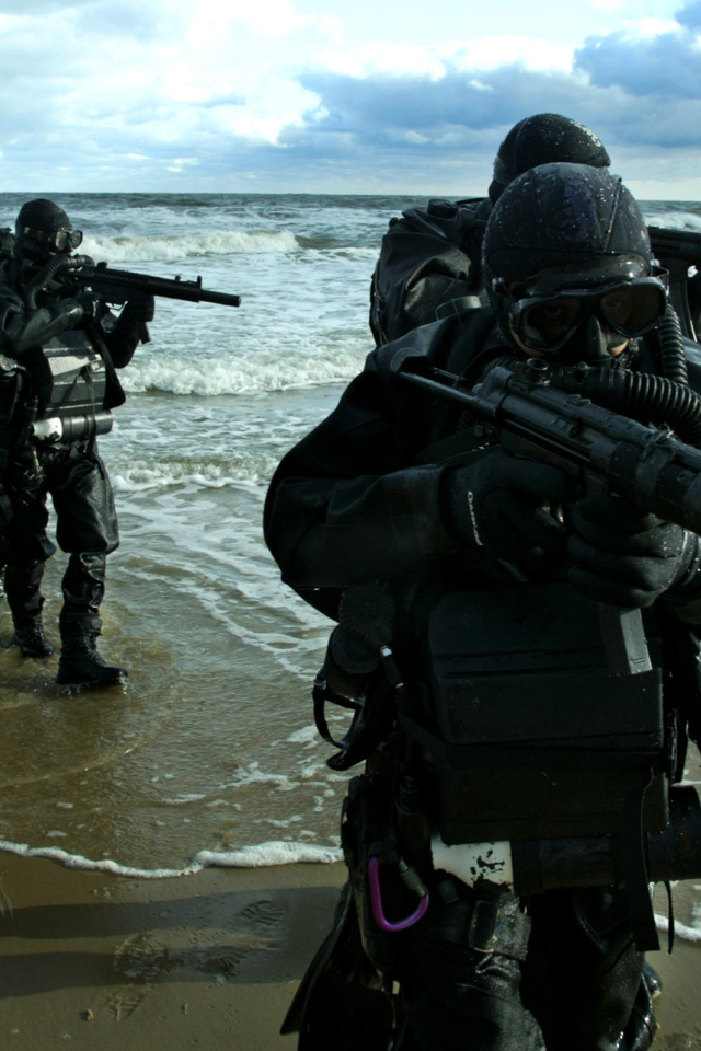 Спецназ на берегу моря