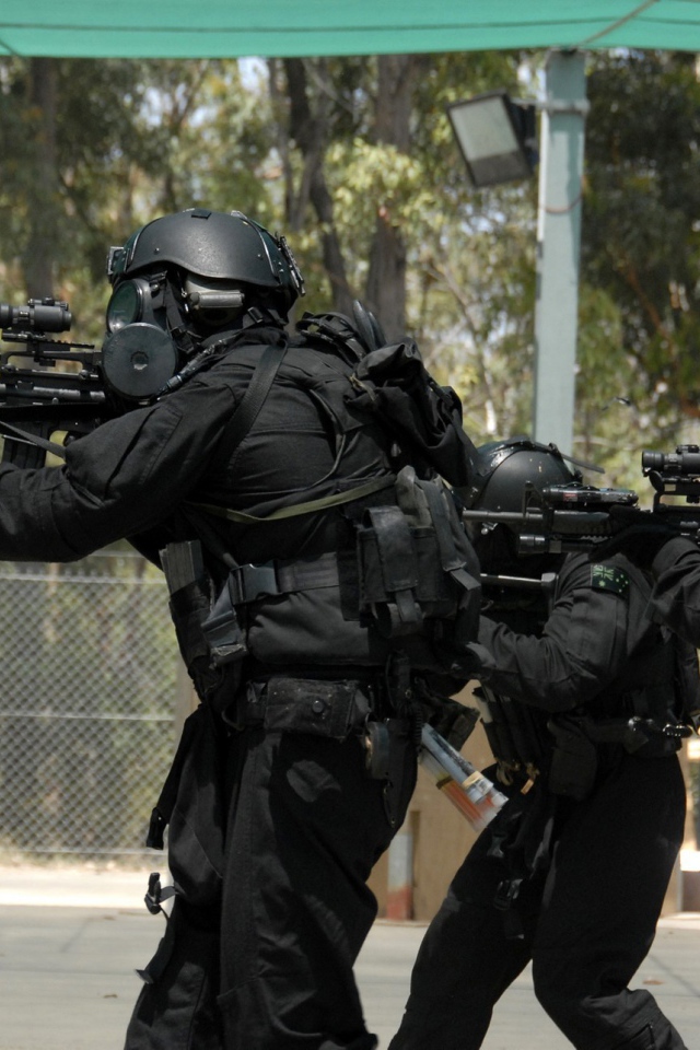 Бойцы спецназа в масках