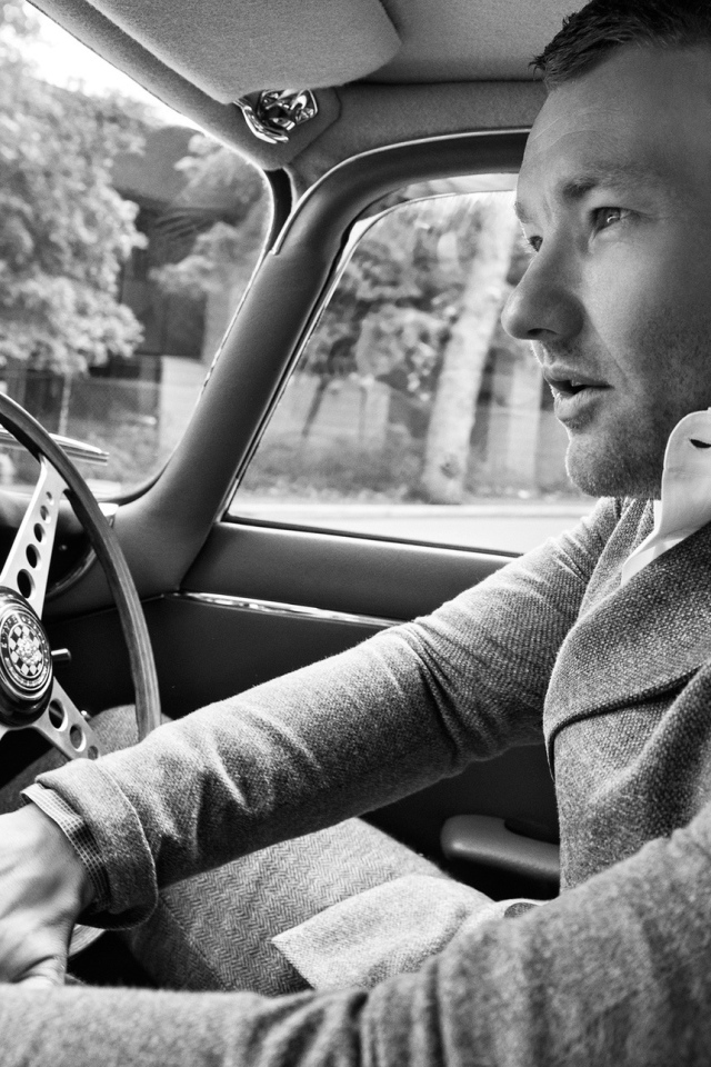 Мужчина за рулем