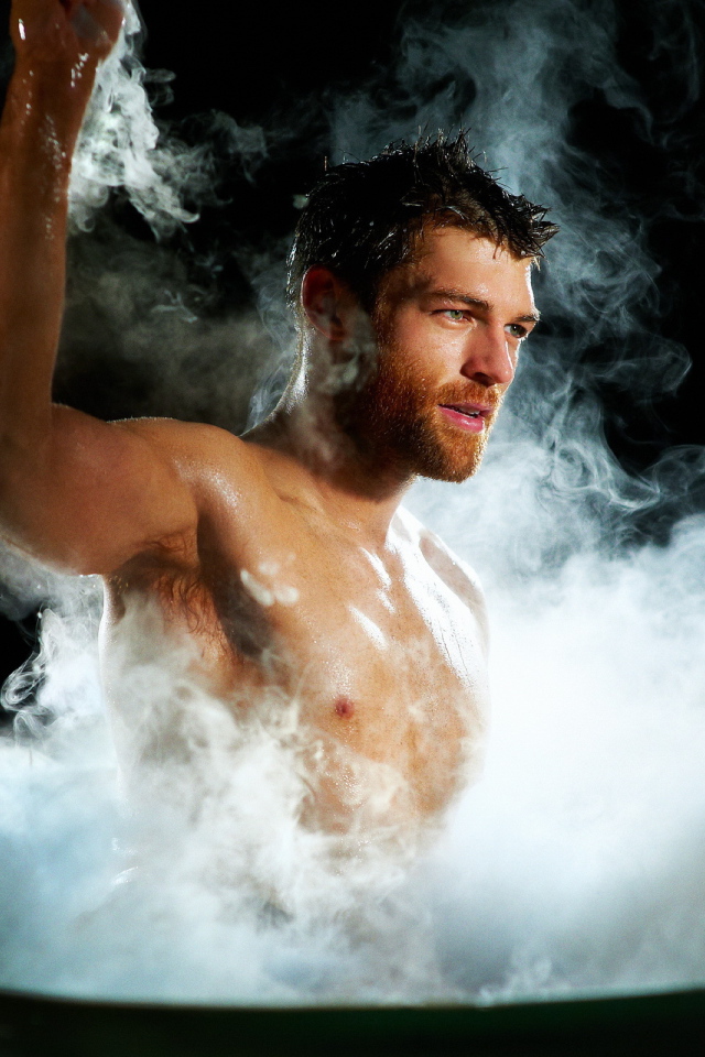 Мужчина в ванне