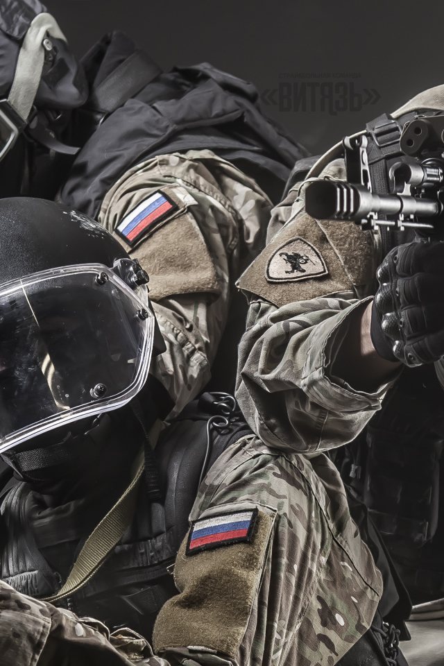 Три бойца спецназа