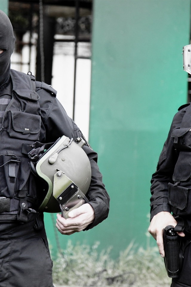 Два бойца спецназа