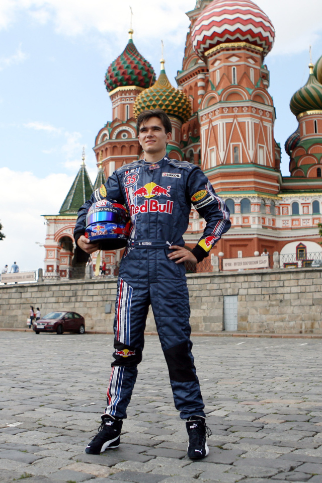 Популярный Михаил Алешин