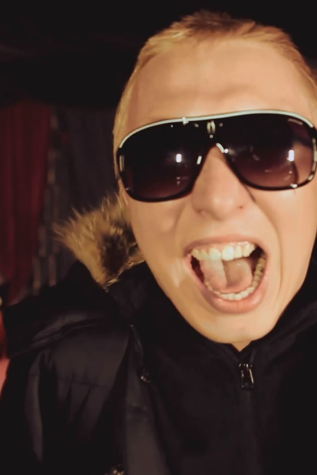 Популярный актер Витя АК