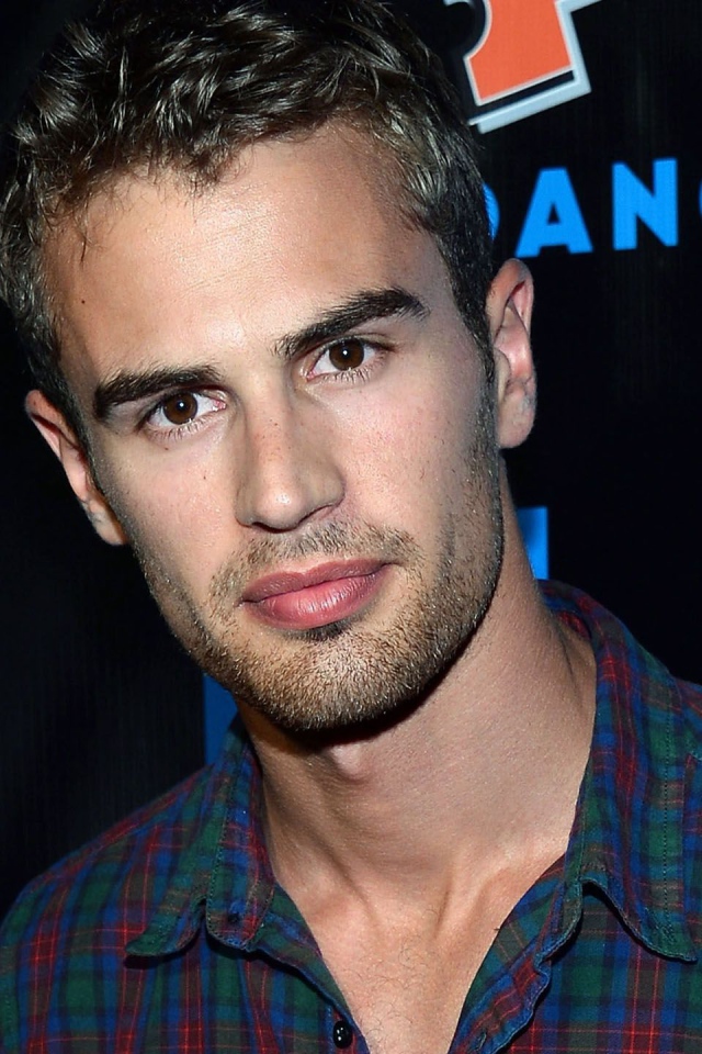 Знаменитая Кинозвезда Тео Джеймс