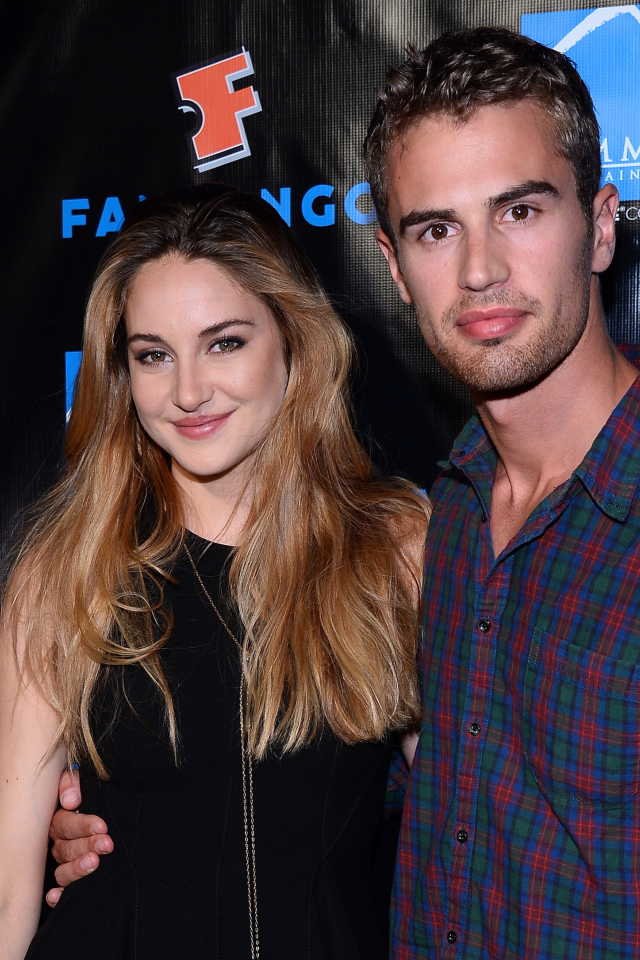 Популярная Кинозвезда Тео Джеймс