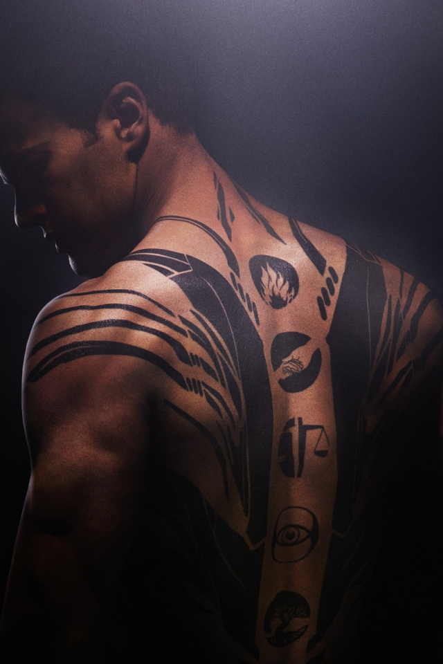 Русская знаменитост Тео Джеймс