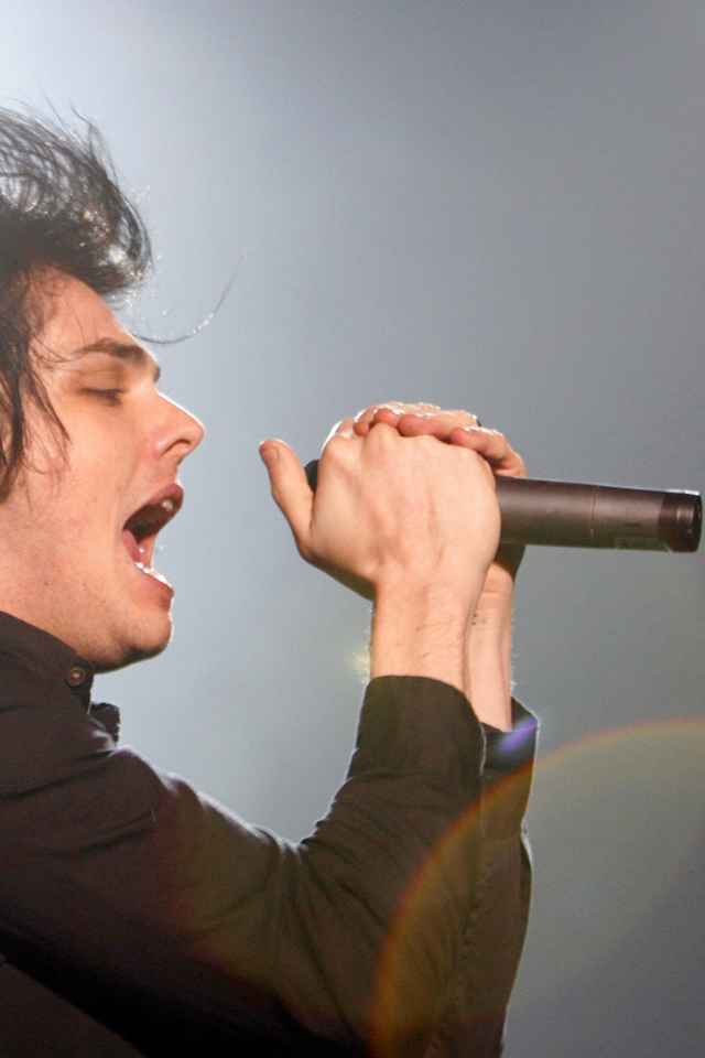 Популярный актер Джерард Уэй