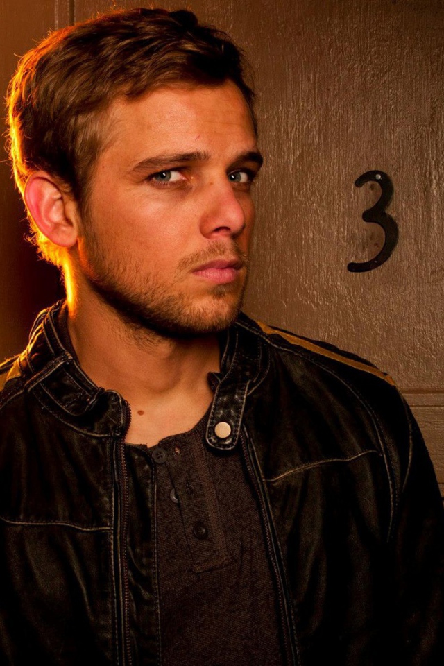 Популярный киноактер Макс Тириот