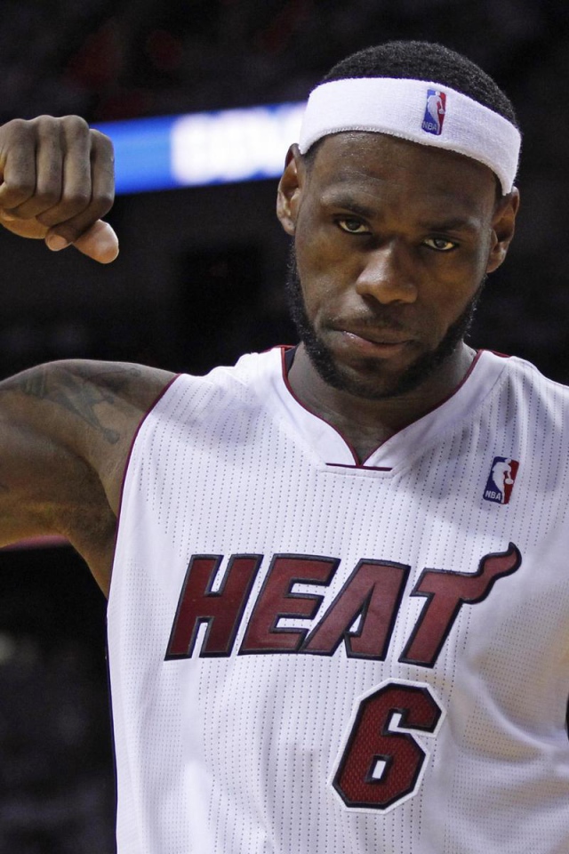 Баскетболист Леброн Джеймс