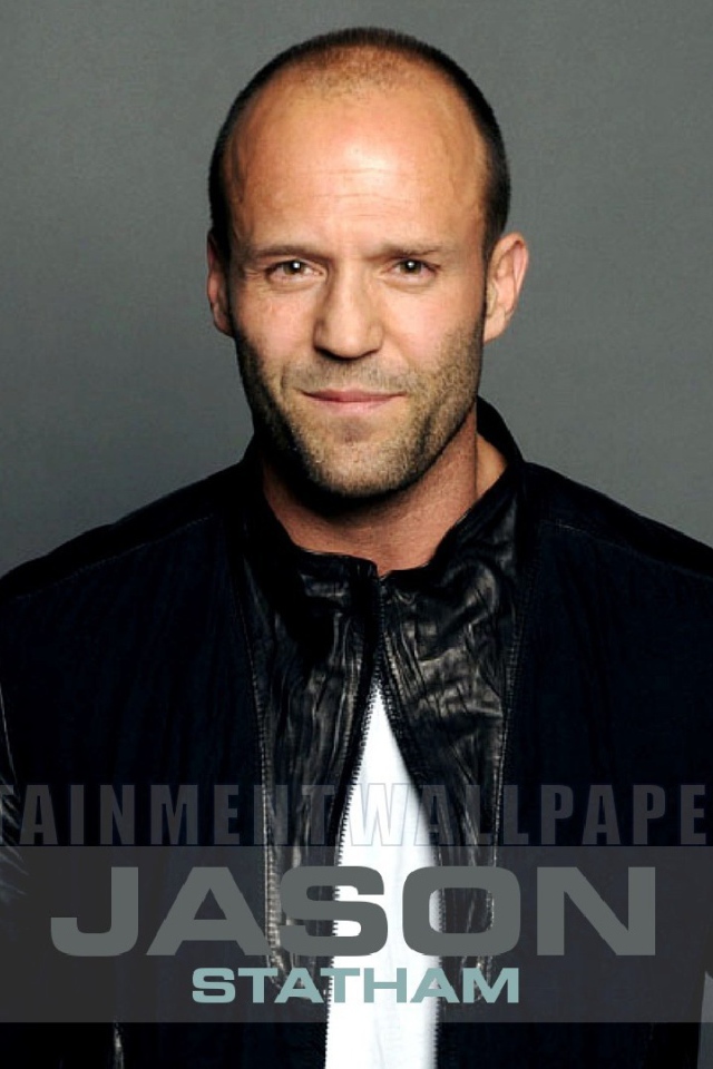 Джейсон Стэтхэм улыбается