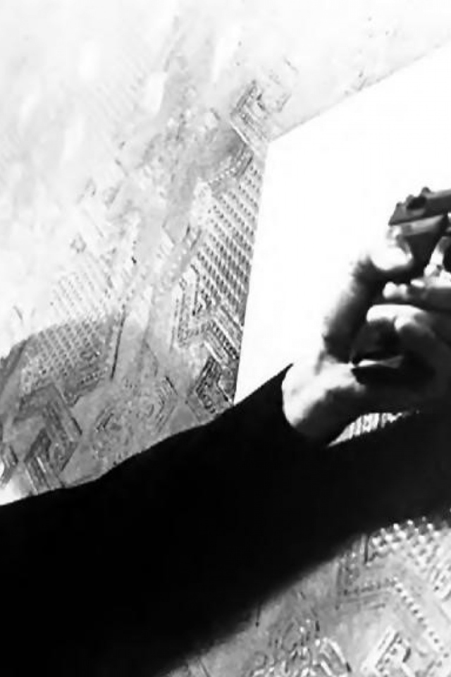 Жан Рено с пистолетом