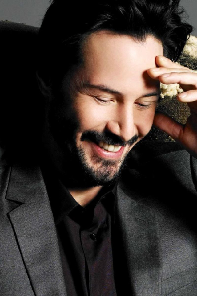 Киану Ривз смеется