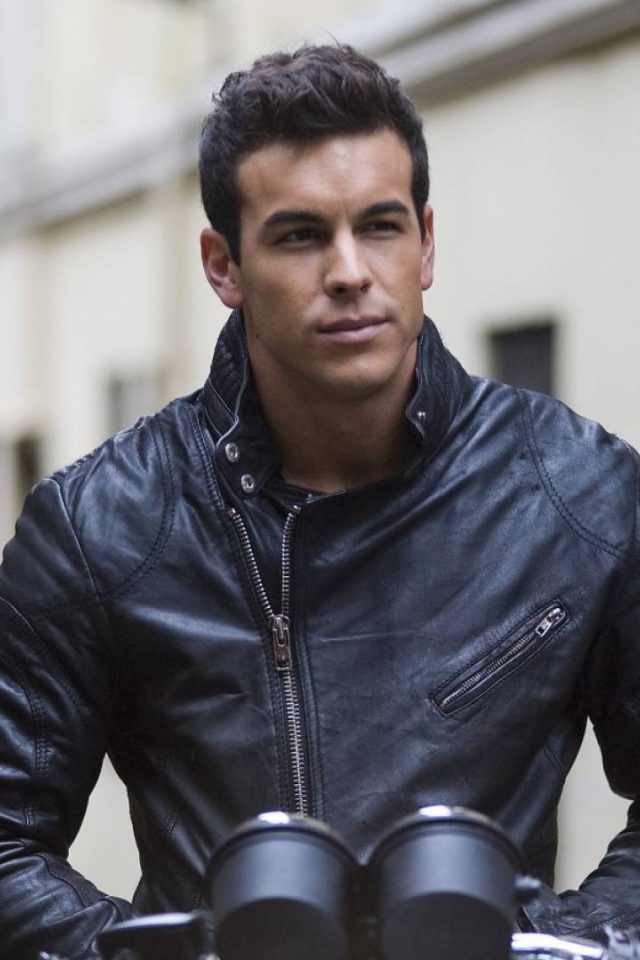 Марио Касас