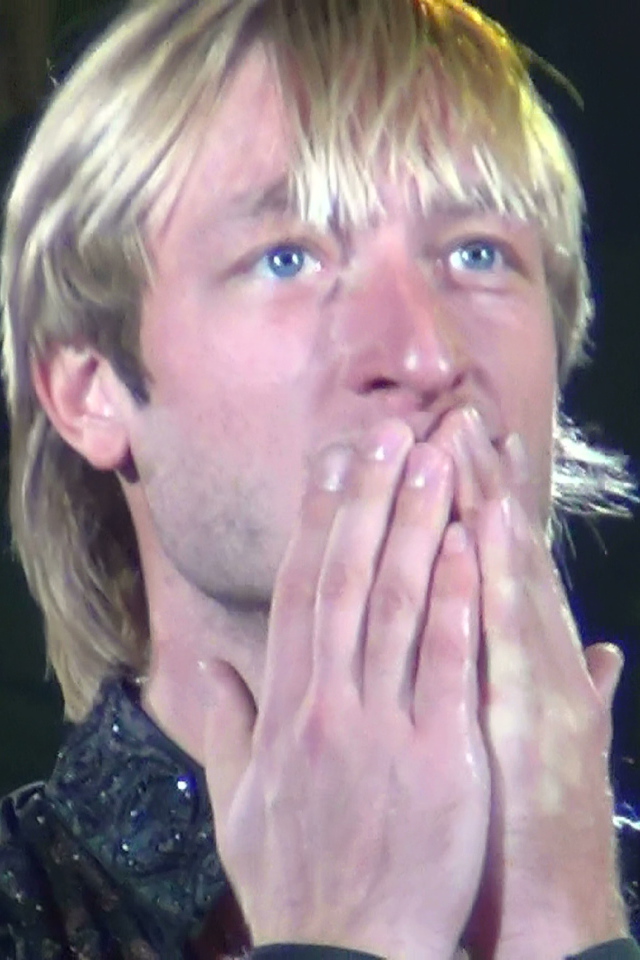 На льду кипят эмоции Евгения Плющенко