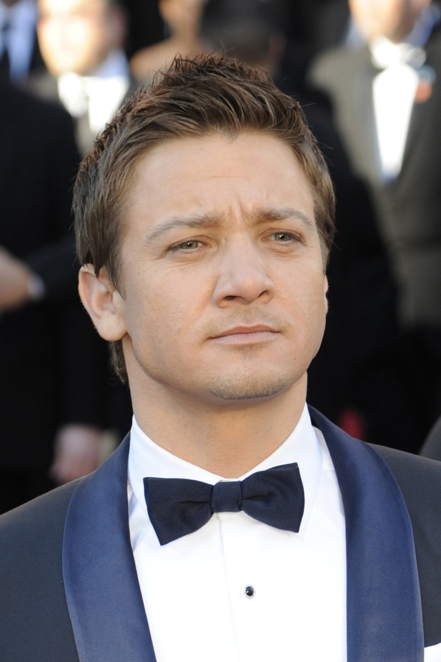 Популярный Джереми Реннер