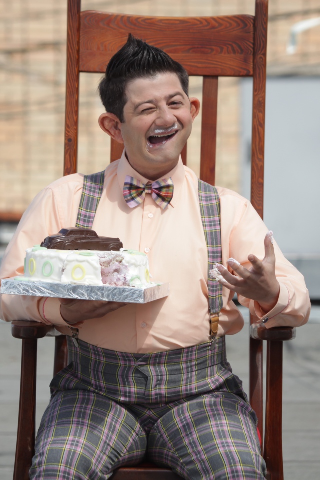 Популярный Михаил Галустян