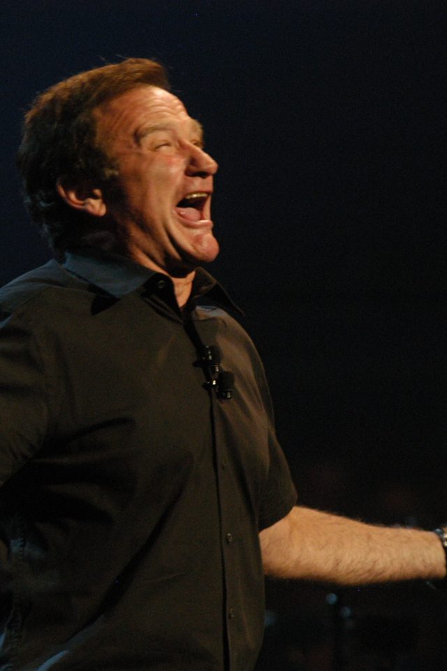 Робин Уильямс радуется