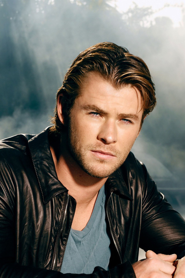  Актер Крис Хемсворт