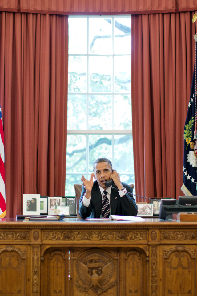 Барак Обама в кабинете