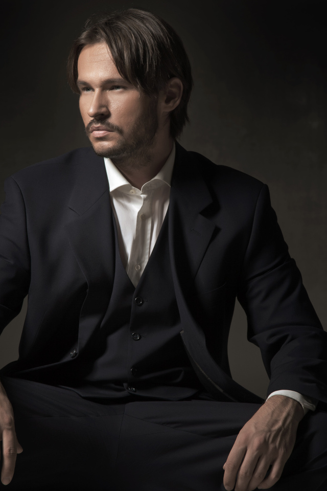 Мужчина с усами