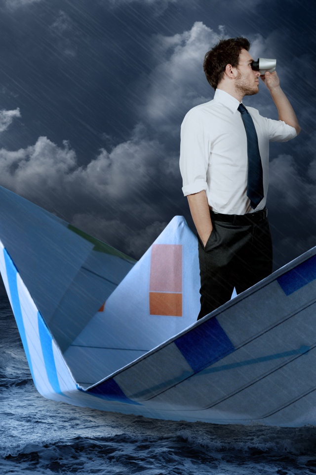 Мужчина с биноклем