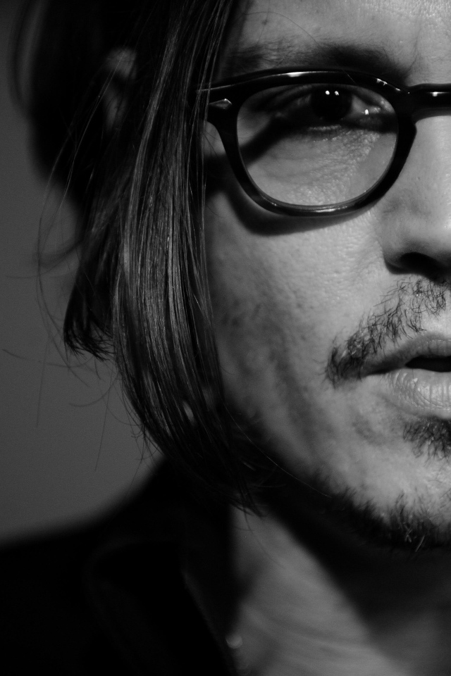 Джони Депп в очках