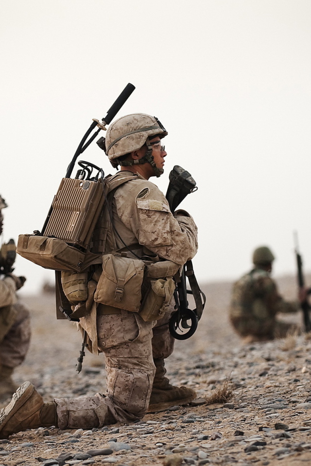 Солдаты идут в наступление