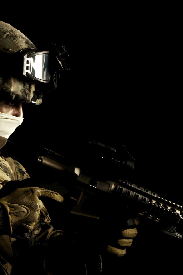 Солдат на черном фоне