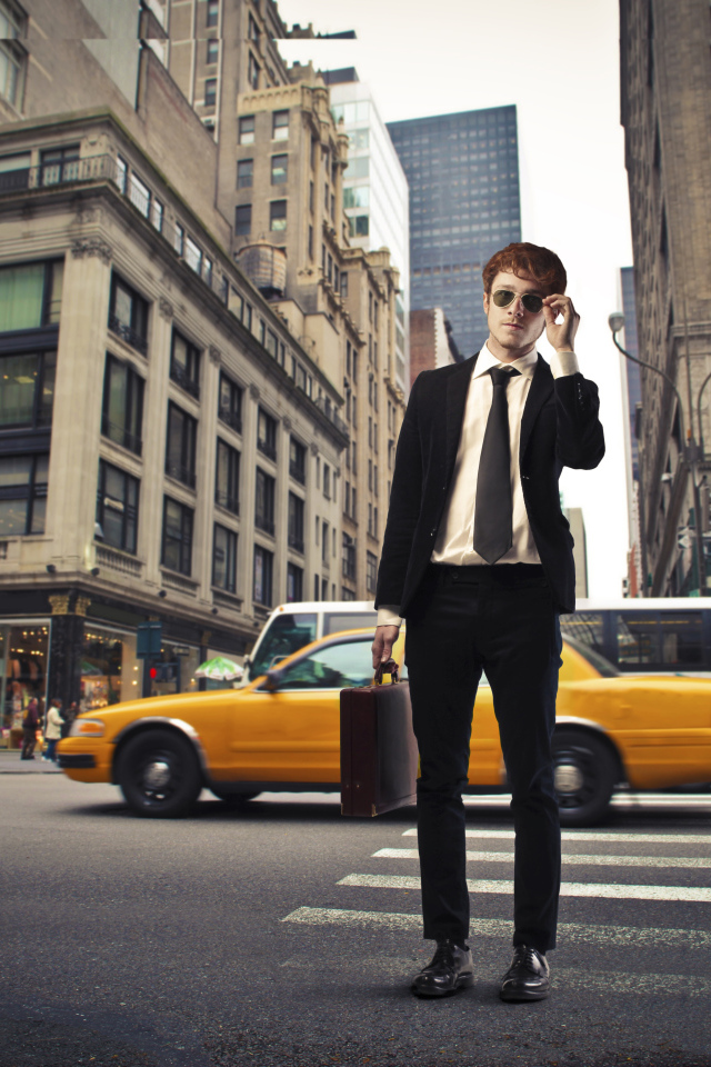 Парень с портфелем