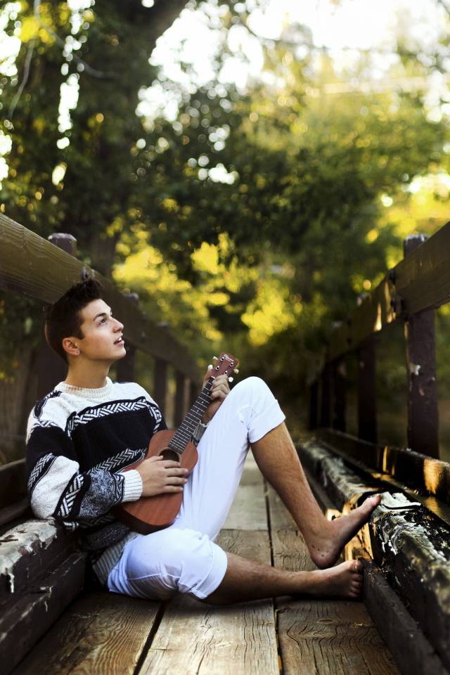 Парень с гитарой