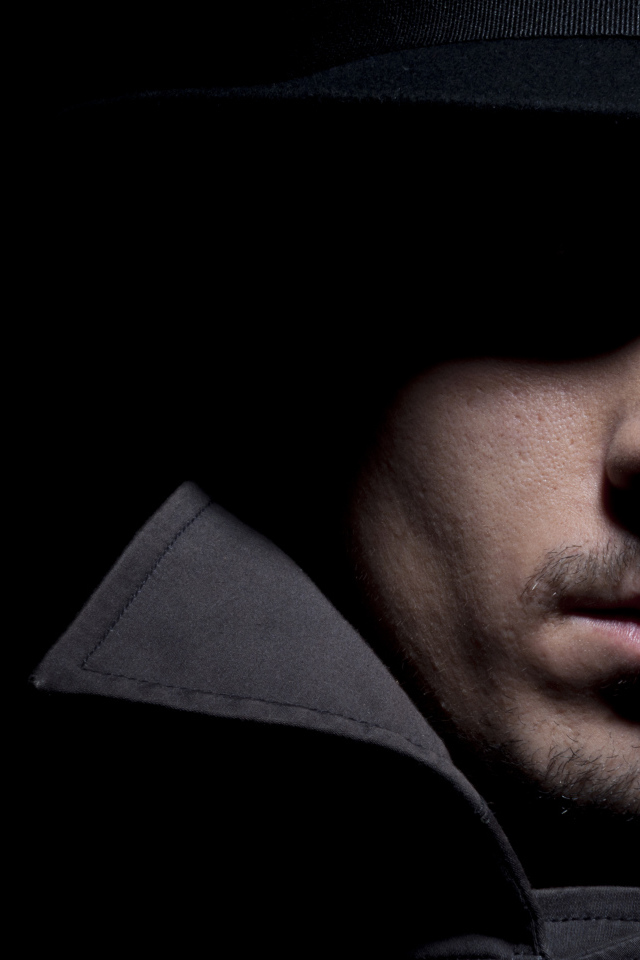 Мужчина в тени