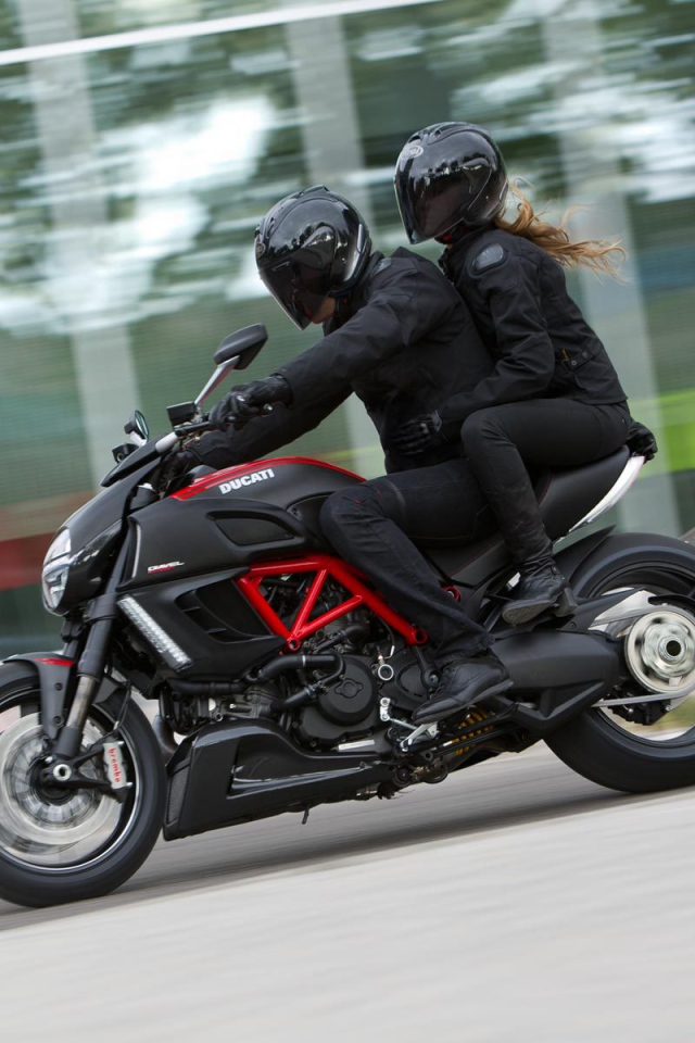 Красивый мотоцикл Ducati Diavel