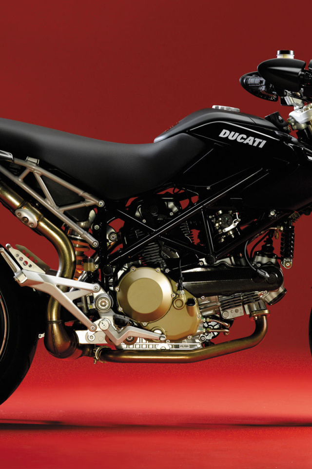 Красивый мотоцикл Ducati Hypermotard