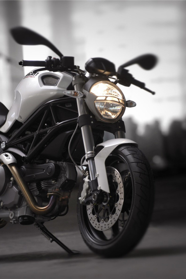 Красивый мотоцикл Ducati Monster 1200